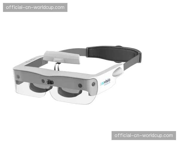 聚焦：场边技术暂停期间，转播镜头如何通过AR技术展示虚拟球衣赞助商广告。